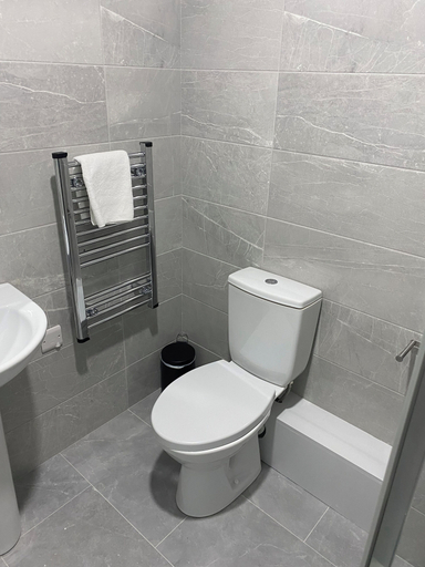 Bathroom 2, Madison House