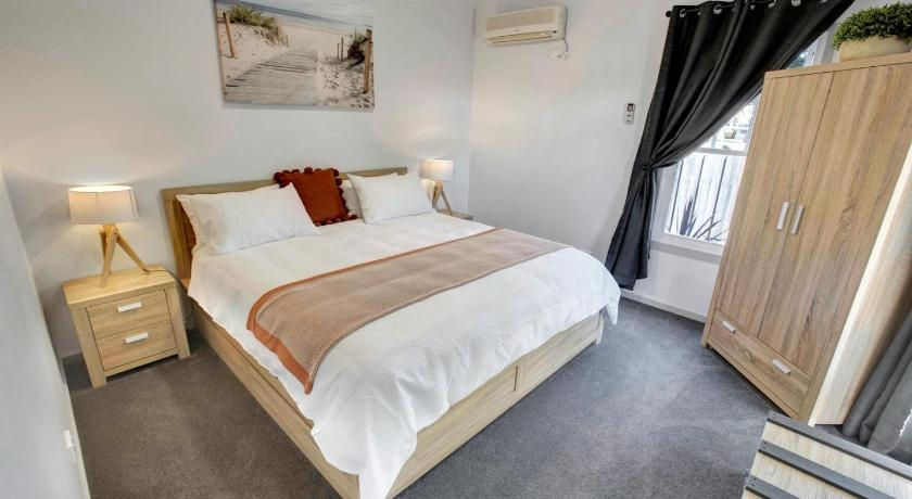 Bedroom 2, Beach and Lakes Cottage A, E. Gippsland - Bairnsdale