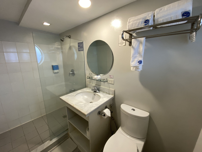 Bathroom 4, The Clipper Hotel, Makati, Makati City