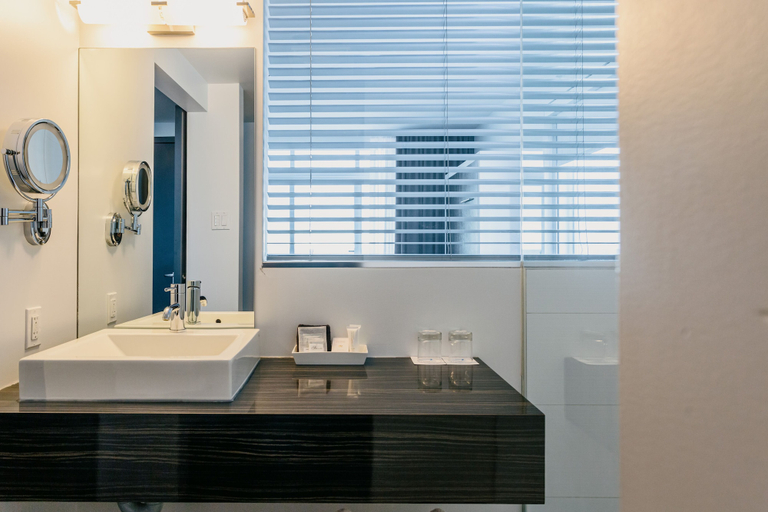 Bathroom 4, Riotel Matane, Matane