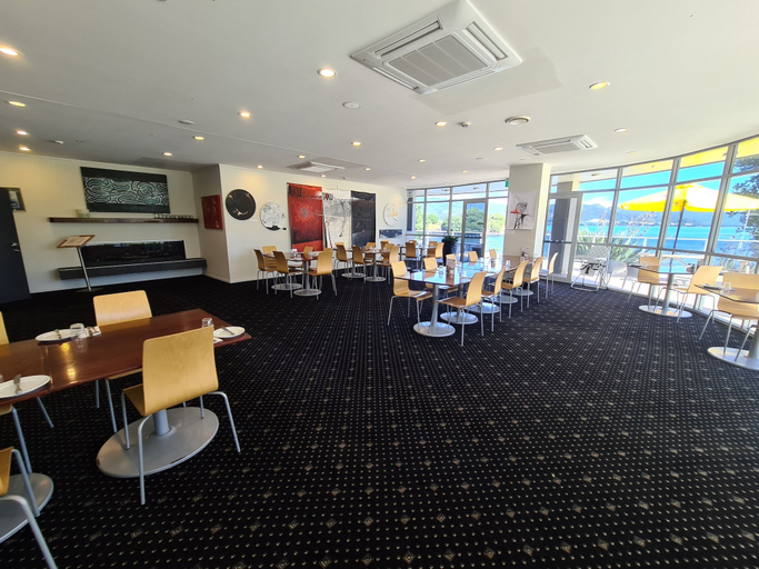 Food & Drinks 4, Te Kaha Beach Hotel, Opotiki