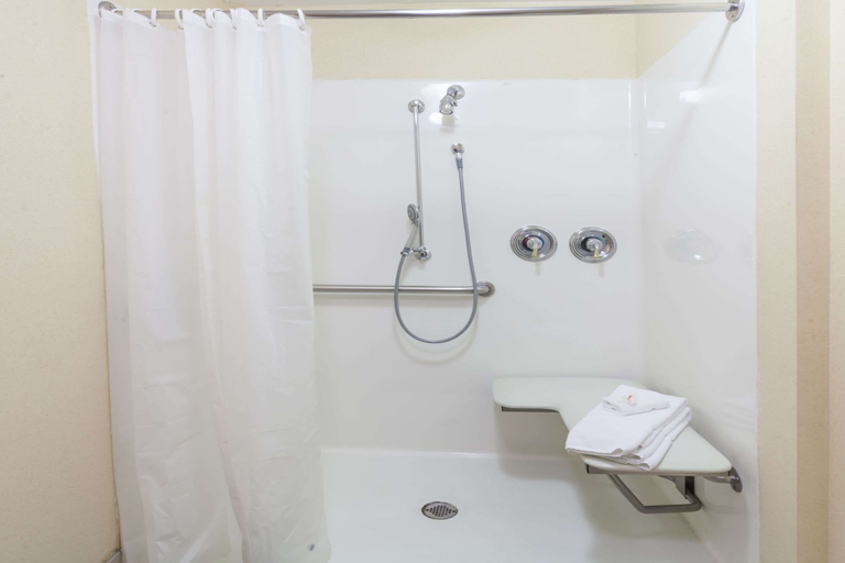 Bathroom 4, Baymont by Wyndham Columbia Maury, Maury