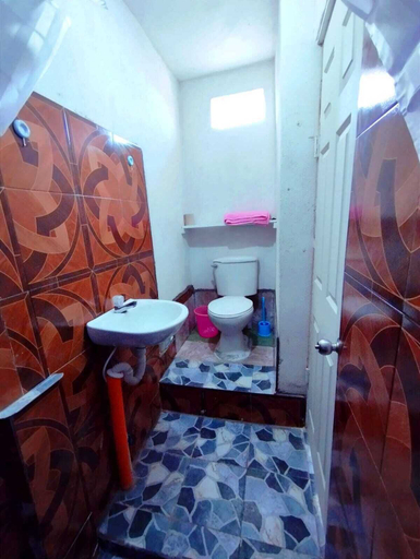 Bathroom, SHELTER House Ajanel, San Pedro La Laguna