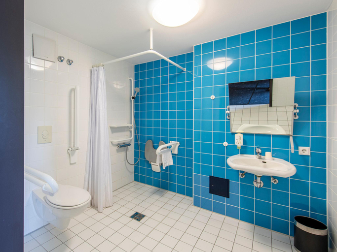 Bathroom, B&B Hotel Augsburg, Augsburg