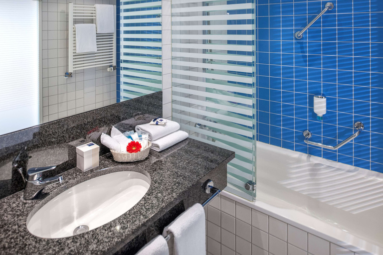 Bathroom 5, Dorint Hotel Potsdam, Potsdam