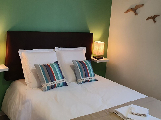 Bedroom 3, Hôtel et Chambres d'hôtes Les Mureaux - Les Chambres de la Marina, Yvelines