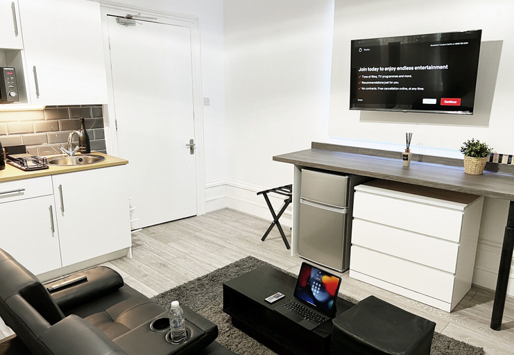 Others 5, Erin Court Mansion -Suite 11, London