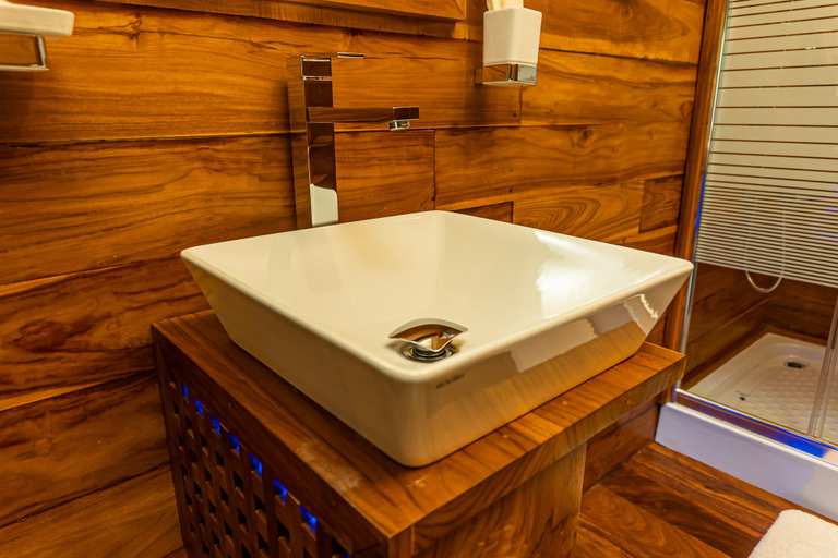 Bathroom 4, Leopard Reach Yala by Seven Angels, Thissamaharama