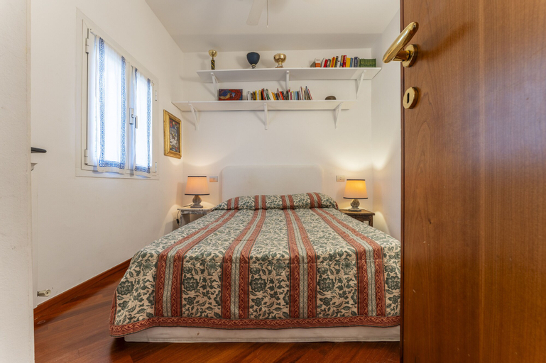 Bedroom 4, Un minuto dal mare, Genova
