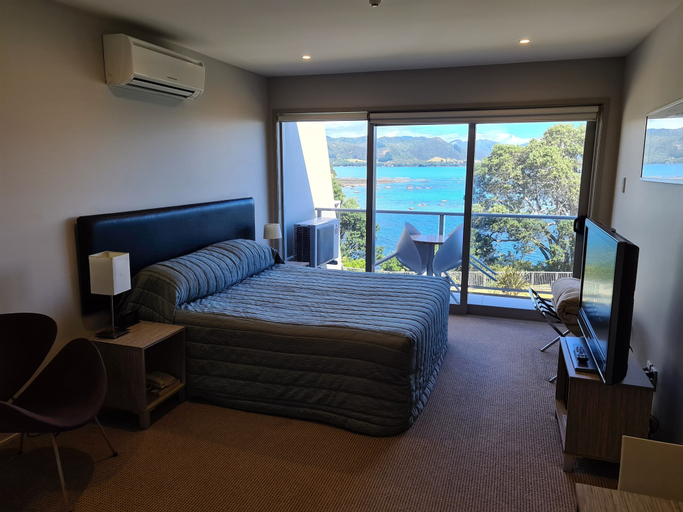 Bedroom 1, Te Kaha Beach Hotel, Opotiki