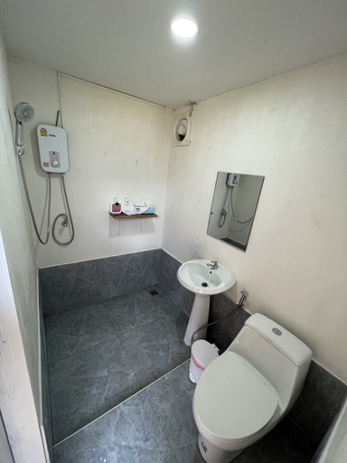 Bathroom 3, Sapan Dee View, Bo Klue