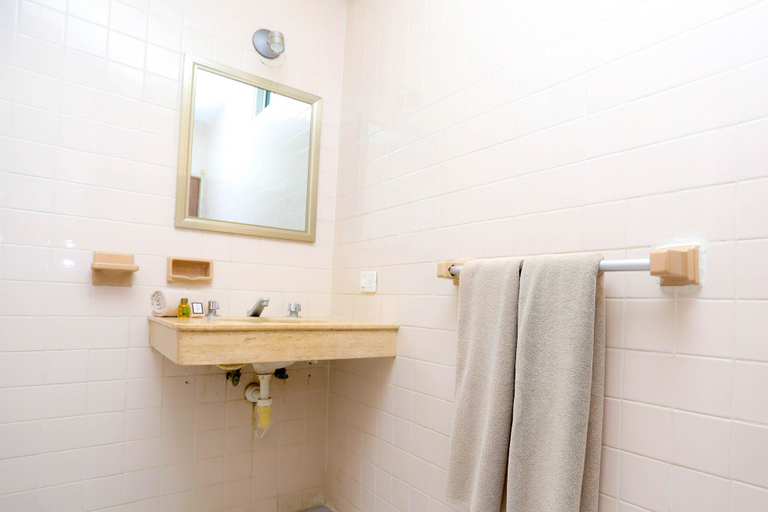 Bathroom 5, Hotel Maria de Lourdes Cancun, Isla Mujeres