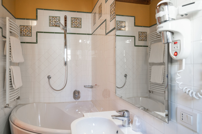 Bathroom 5, Il Guelfo Bianco, Florence