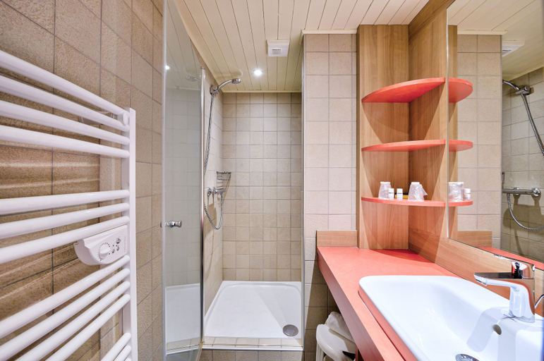 Bathroom, Village Club Les Tavaillons, Haute-Savoie