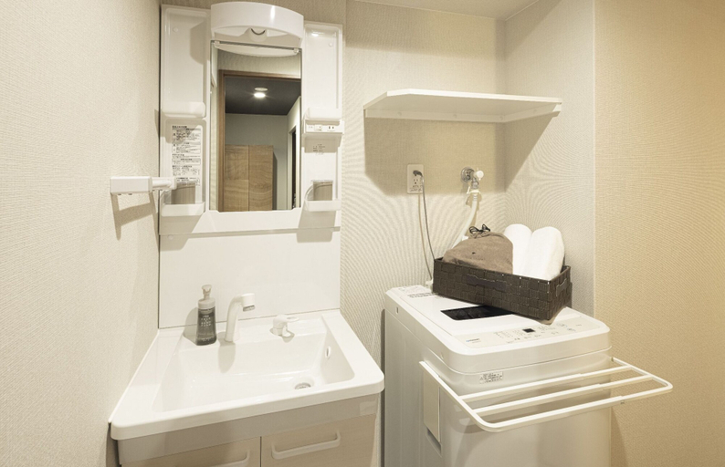 Bathroom 4, Coruscant Hotel Nagasaki Station 3, Nagasaki