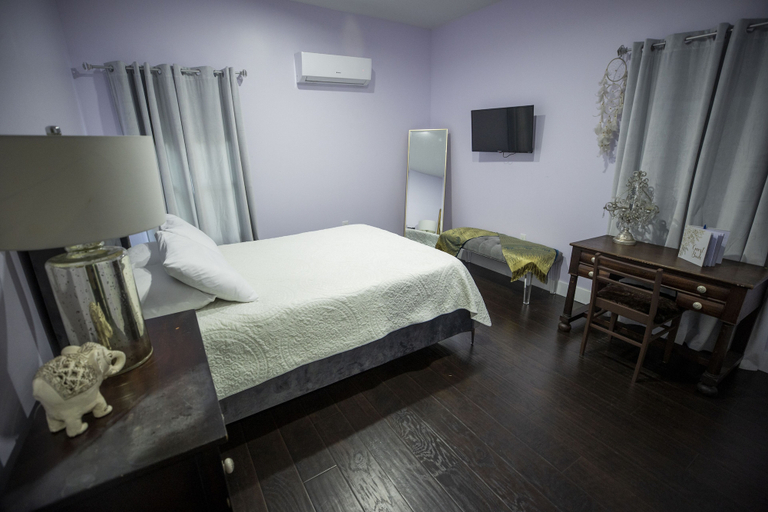 Bedroom 2, Boho Nights, Seminole