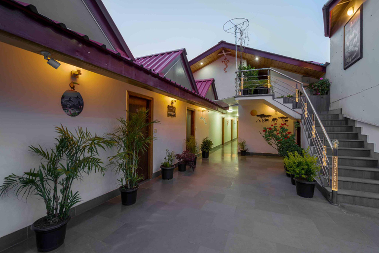 Exterior & Views