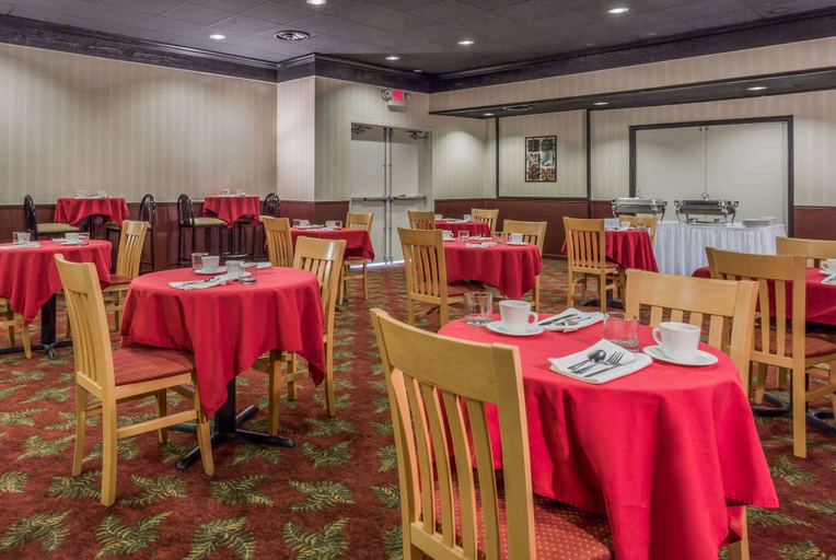 Food & Drinks 5, Ramada by Wyndham Triangle/Quantico, Prince William