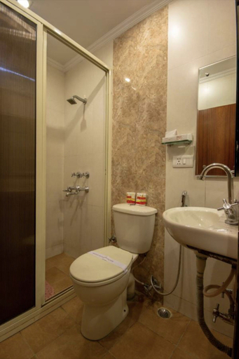 Bathroom 2, The Aster New delhi, Delhi