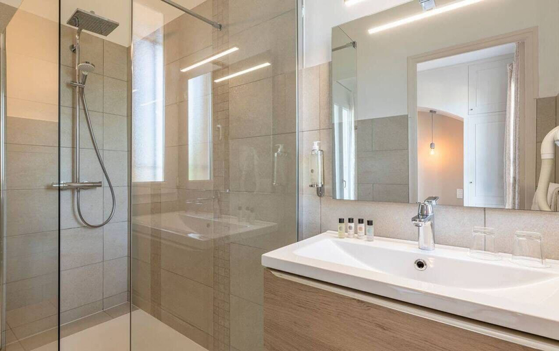 Bathroom 5, Les Jardins du Cèdre, Boutique hotel & gastronomy, Pyrénées-Orientales
