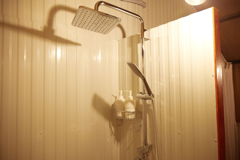 Bathroom 28