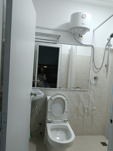 Bathroom 3, ontrack travel Male Maldives, Malé