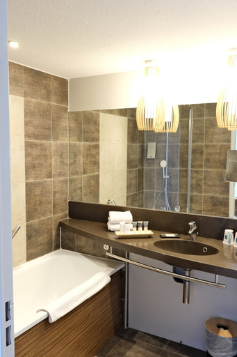 Bathroom 4, Hôtel & Spa - Thalazur Port Camargue, Gard