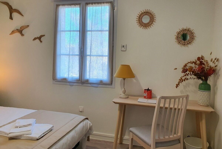 Bedroom 4, Hôtel et Chambres d'hôtes Les Mureaux - Les Chambres de la Marina, Yvelines
