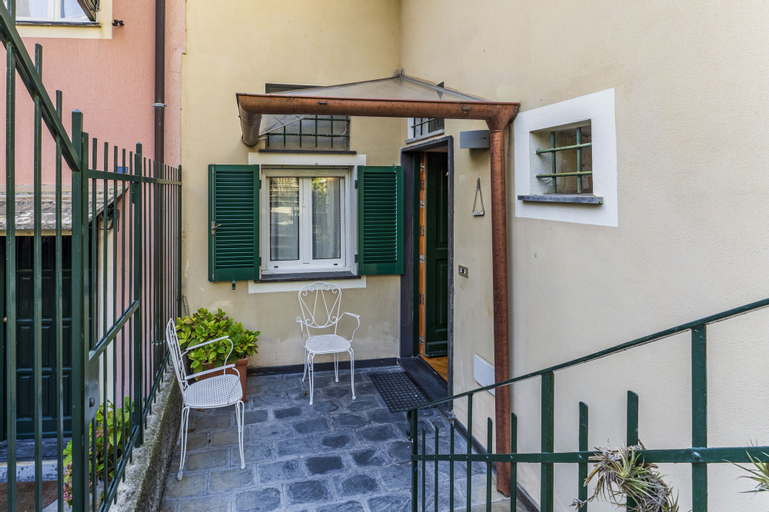 Exterior & Views 2, Un minuto dal mare, Genova