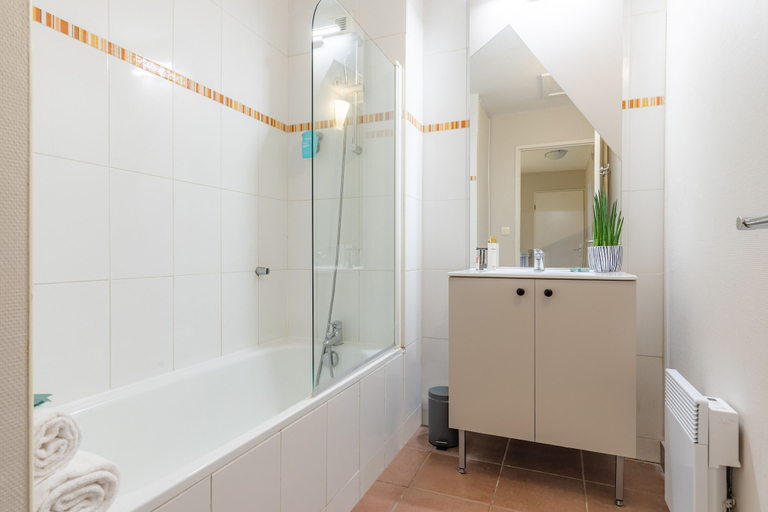 Bathroom 3, Appart'City  Classic Toulouse Colomiers, Haute-Garonne