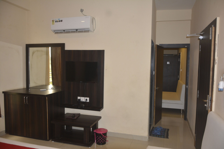Bathroom 3, Dhar-Mandav Road, Dhar