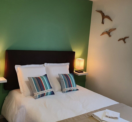 Bedroom 4, Hôtel et Chambres d'hôtes Les Mureaux - Les Chambres de la Marina, Yvelines