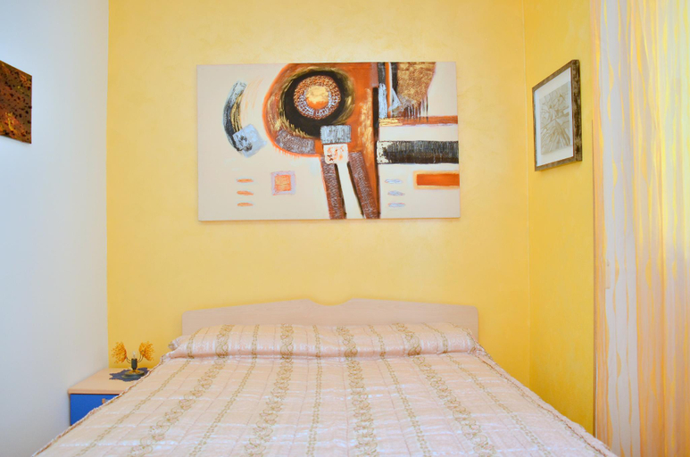 Bedroom 2, Three-Bedroom Apartment very close to the beach - By Beahost Rentals, Venezia