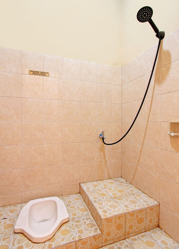 Bathroom 3, Hotel O Timoti Guest House, Yogyakarta