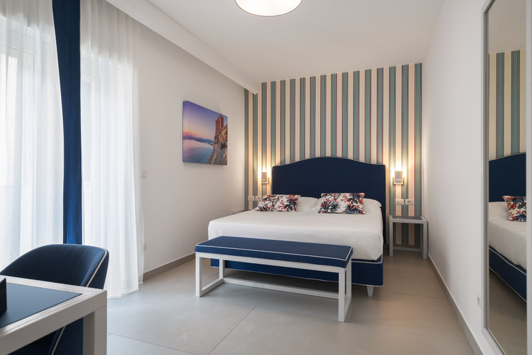 Bedroom 3, Seaside Hotel, Messina