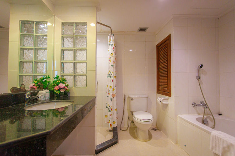 Bathroom 5, Hatyai Paradise Hotel, Hat Yai