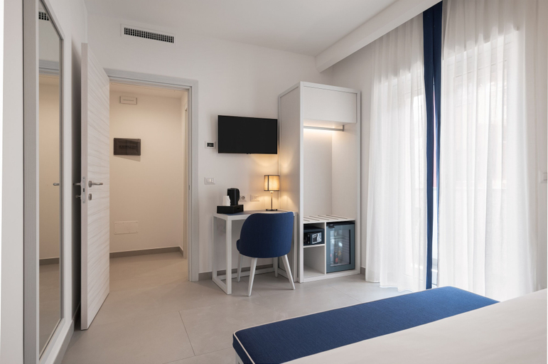 Bedroom 5, Seaside Hotel, Messina