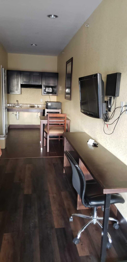 Others 4, Highlands Suites, Houston