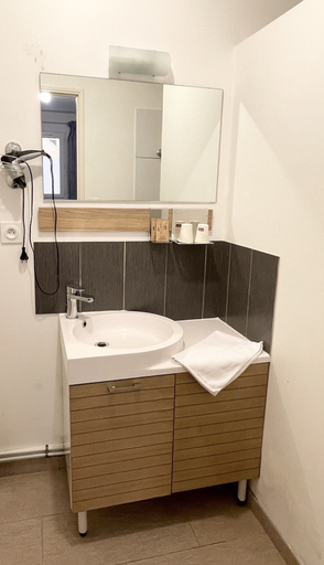 Bathroom 3, Nemo, Pyrénées-Atlantiques