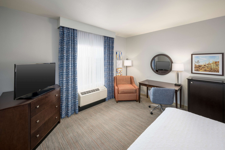 Bedroom 3, Hampton Inn & Suites Phoenix North/Happy Valley, Maricopa