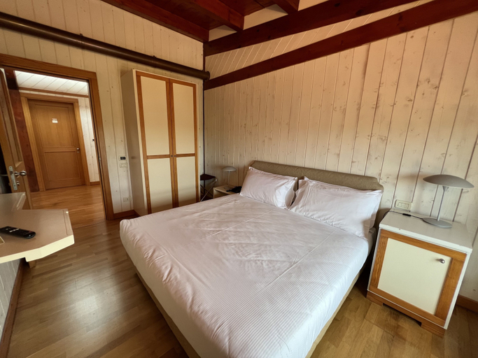 Bedroom 4, Victor Country Hotel, Bari