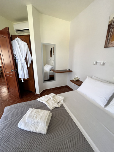 Bedroom 3, Iolkos Hotel Apartments, Crete