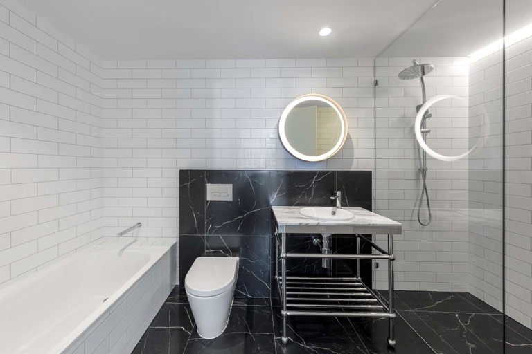 Bathroom 5, Adina Apartment Hotel Brisbane, Brisbane