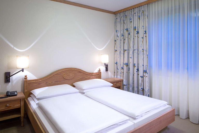 Bedroom 4, Dorint Sporthotel Garmisch-Partenkirchen, Garmisch-Partenkirchen