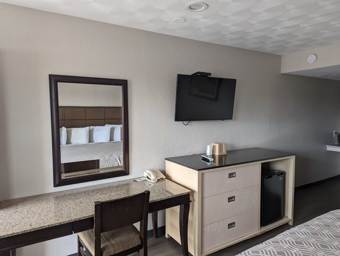 Others 4, Budget Inn, Grayson