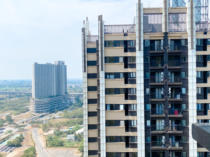 Exterior & Views, Modern Look Studio at Meikarta Apartment By Travelio, Cikarang