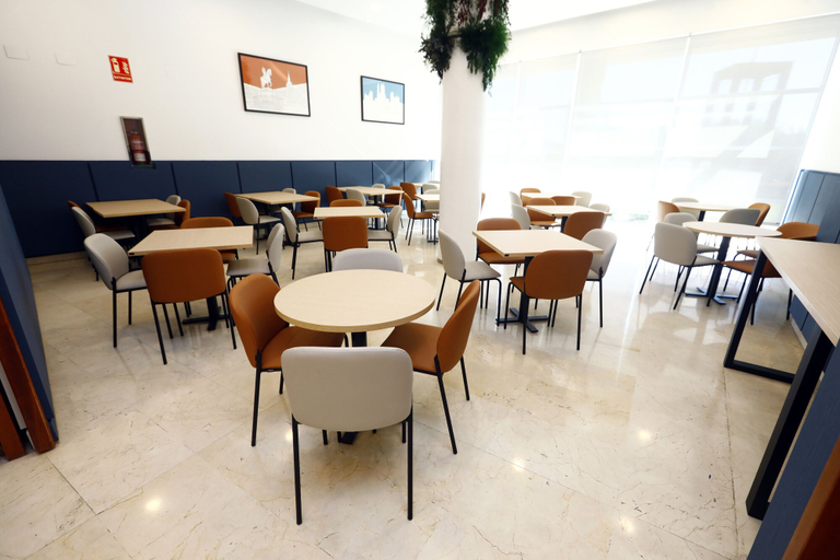 Food & Drinks 5, Travelodge Madrid Coslada Aeropuerto, Madrid