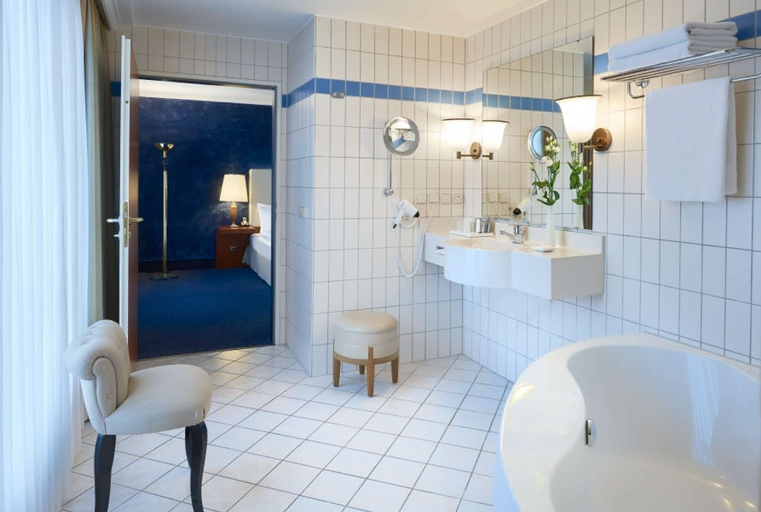 Bathroom 5, Dorint An den Westfalenhallen Dortmund, Dortmund