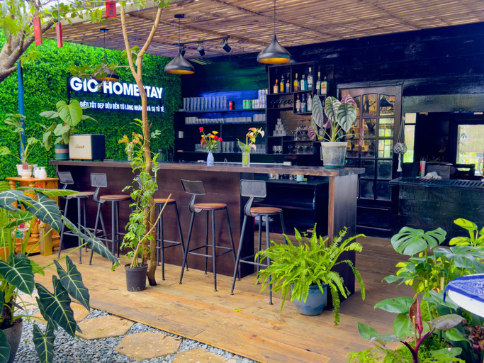 Food & Drinks
