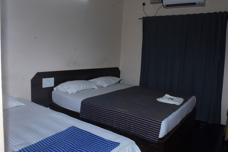 Bedroom 3, Hotel Aishwariyam Thirukadaiyur, Nagappattinam